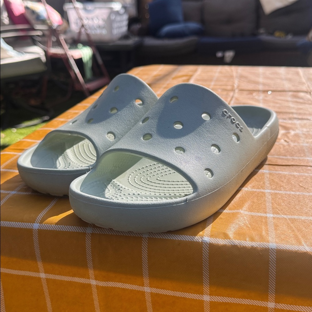 SALE💥CROCS slides